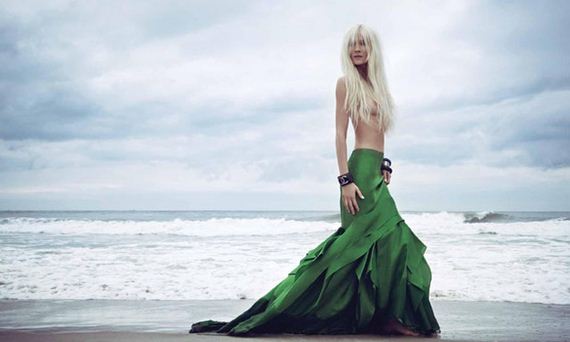 Surreal-And-Wonderful-Photos- Models-Mermaids
